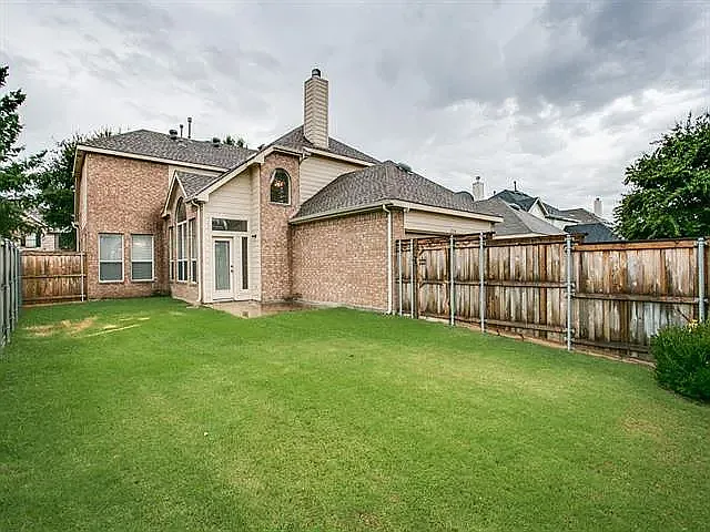 Building Photo - 2038 Camelot Dr