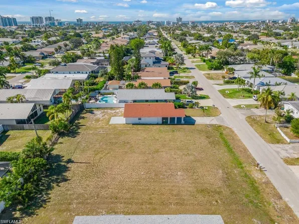 686 97th AVE N, NAPLES, FL 34108