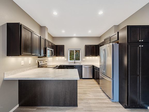 5th image of 606 2nd St