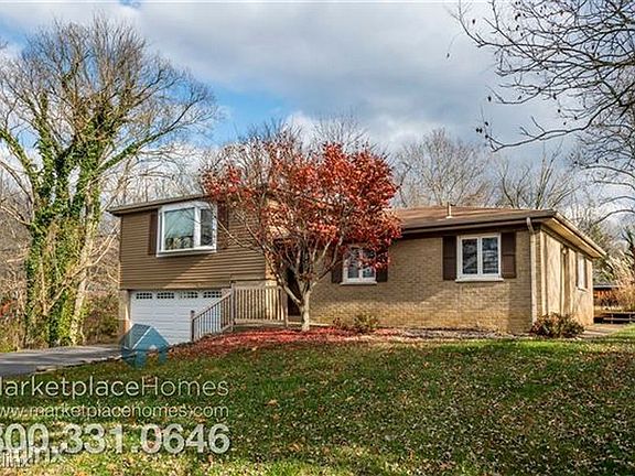 3rd image of 902 Robin Hill Dr