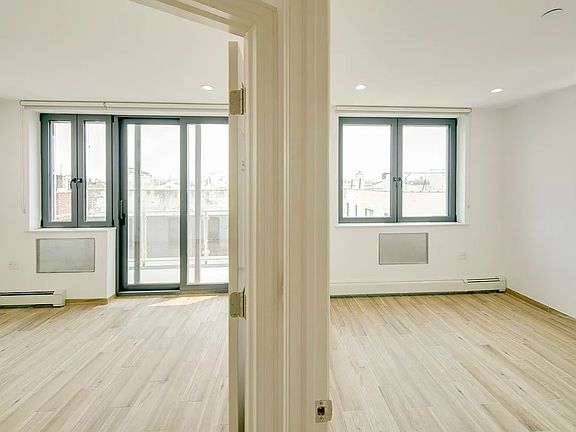 5th image of 30-79 31st St #Penthouse