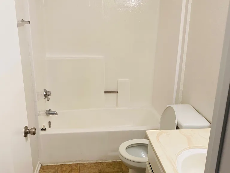 11312 Morrison St #21 — Photo 5