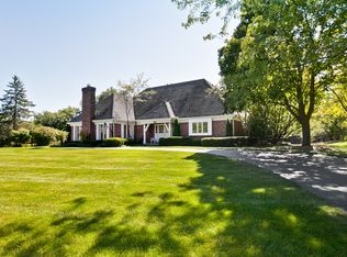 150 N Suffolk Ln, Lake Forest, IL 60045