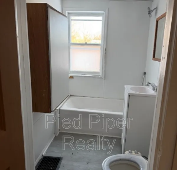 601 N Winnebago Ave — Photo 5