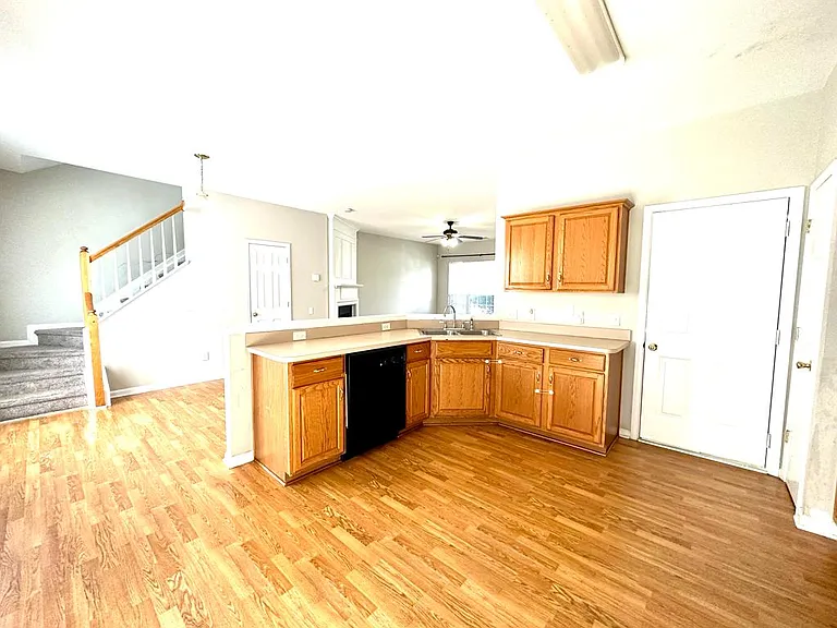2421 Normancrest Ct — Photo 8
