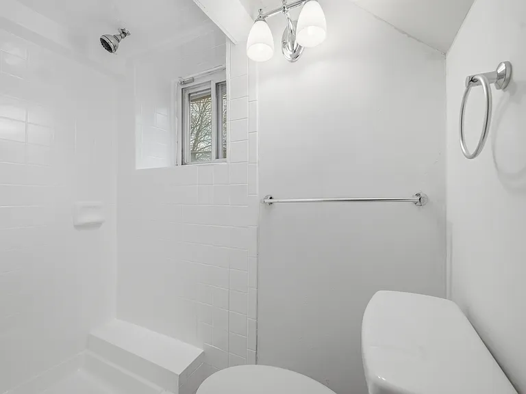 24 Hollow Wood Ln #1 — Photo 15