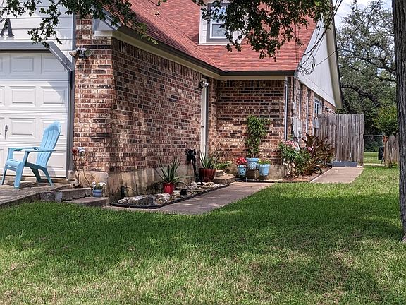 2nd image of 6008 Parkwood Dr #A