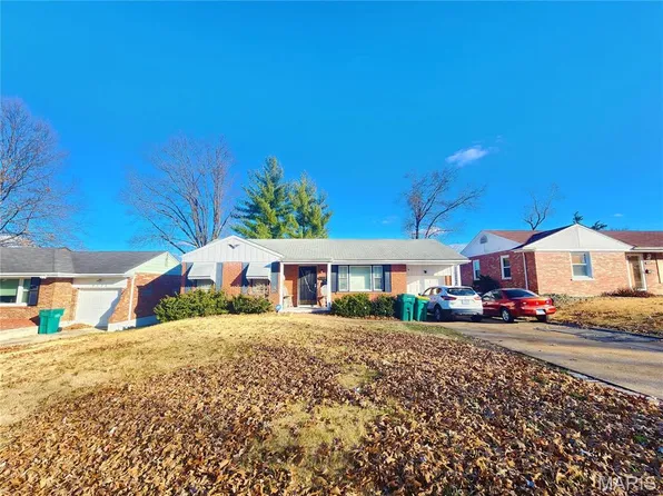 9228 Halbrook Dr, Saint Louis, MO 63137