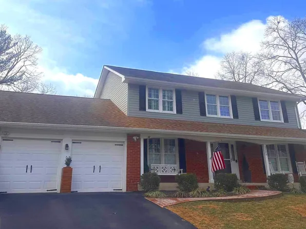 2725 Glencroft Rd, Vienna, VA 22181