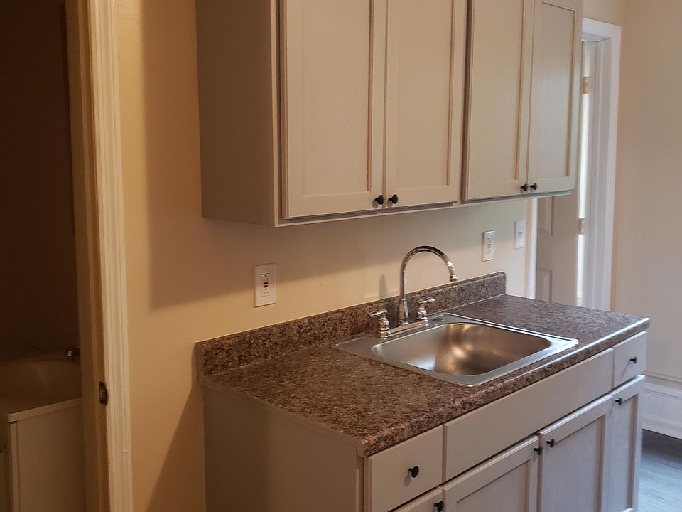 1st image of 182 Renwick St APT 2