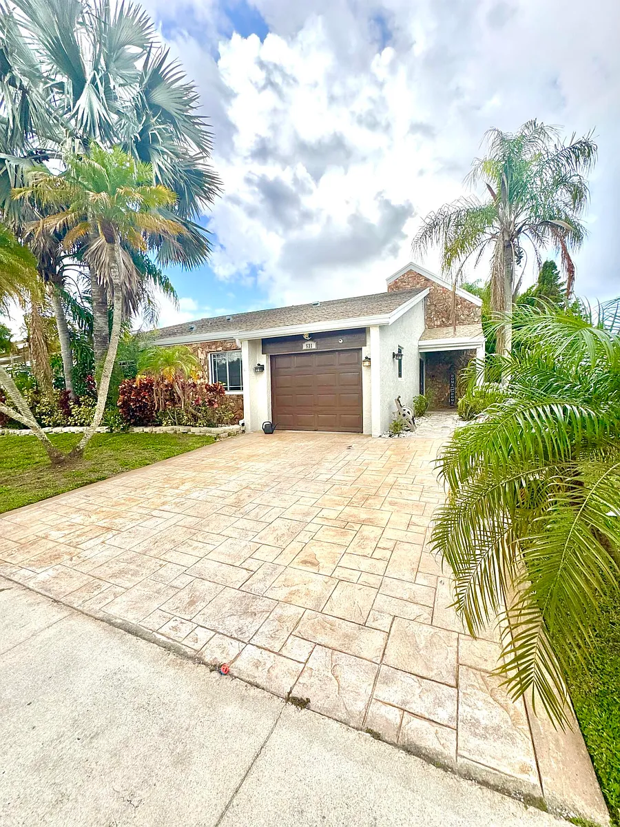Building Photo - 531 SW 167th Ter