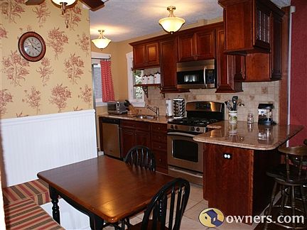 Updated kitchen and breakfast nook