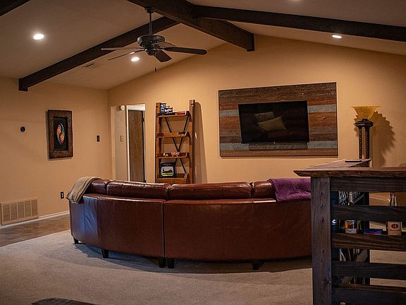 5th image of 319 Bluebonnet Cir