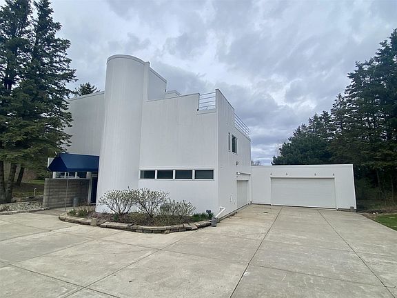 5th image of 568 Lake Shore Rd