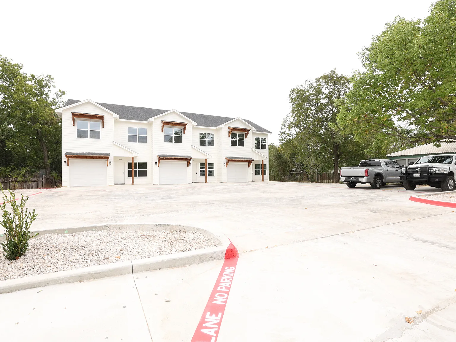 3 bed, 2.5 bath, 1377 sqft, $1,900 — Photo 4