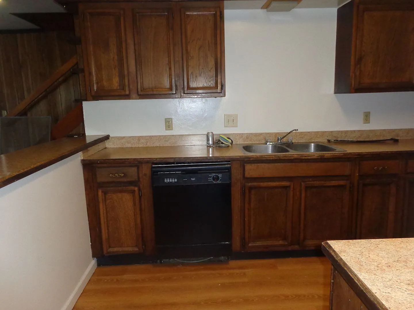 Three Bedroom Upper Crestline — Photo 2