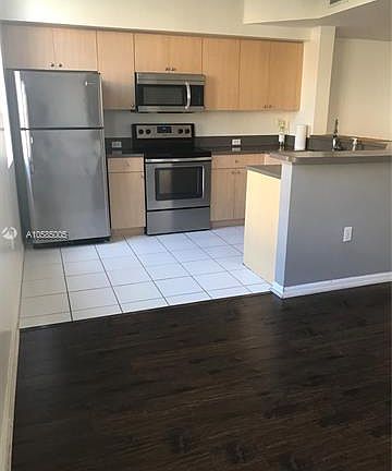 5th image of 2821 NE 185th St APT 403