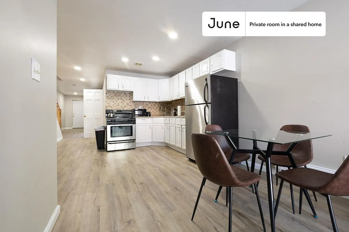 Full bedroom in 4 bed/3 bath home in Fort Greene #1078 D — Photo 3