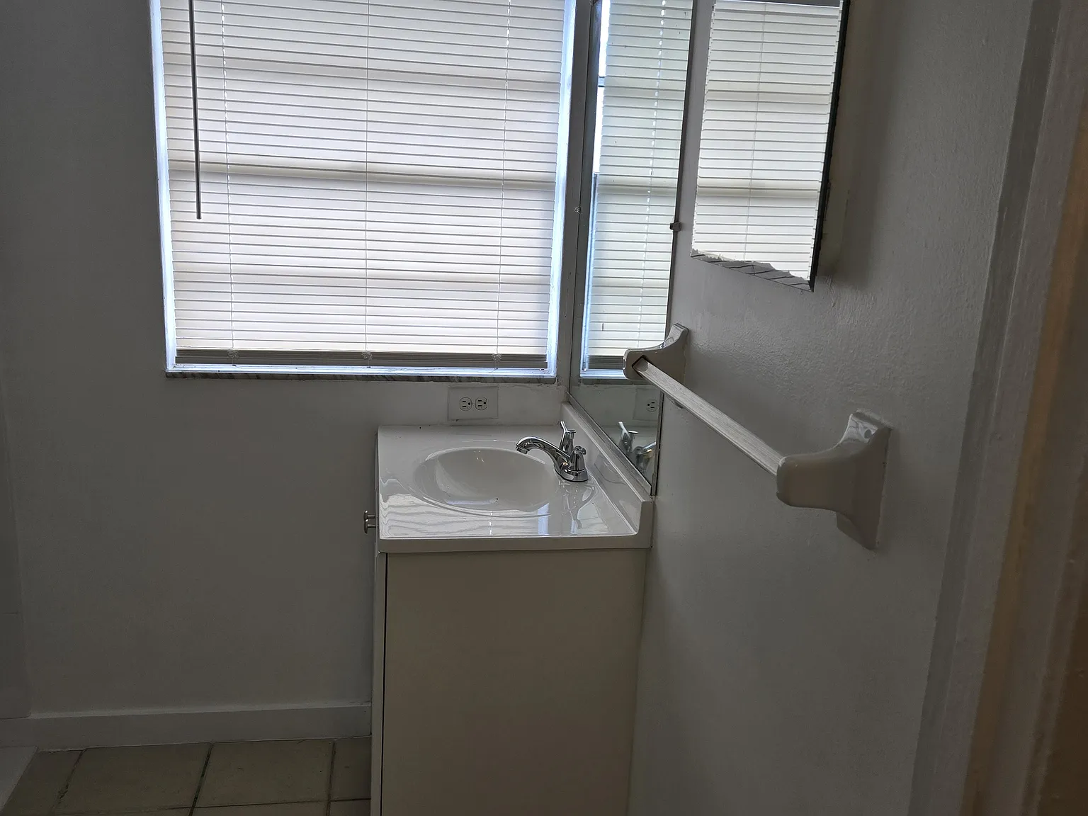 2 bed, 950 sqft, $1,500 — Photo 4