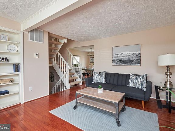 5th image of 9924 Oakdale Woods Ct