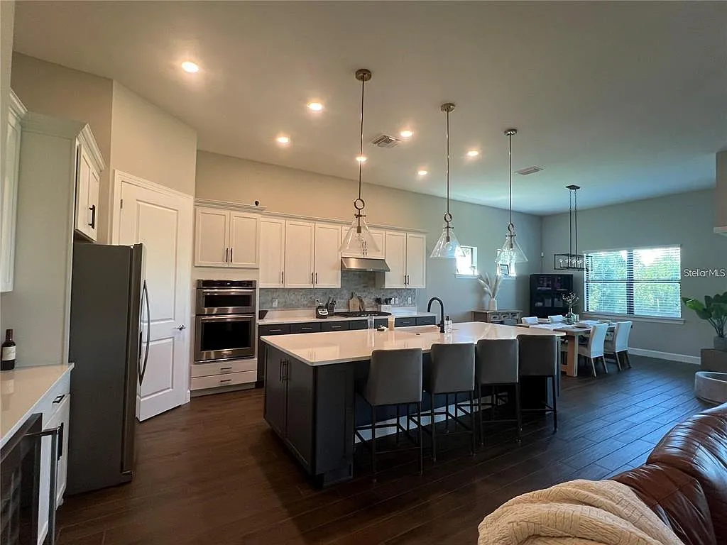 3 bed, 3.0 bath, 2500 sqft, $4,750 — Photo 3