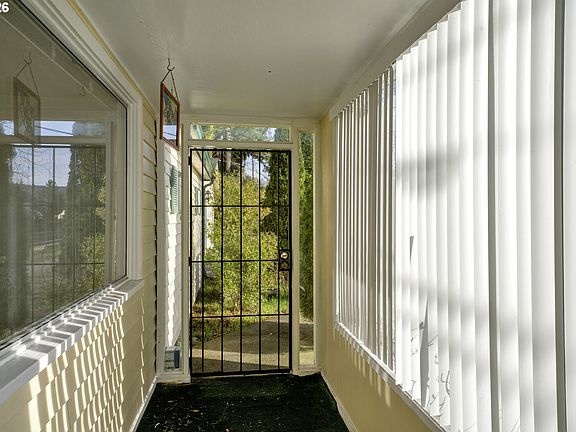 4th image of 777 Rhododendron Dr