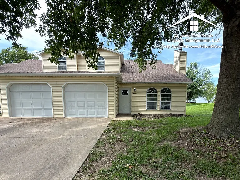 2717 Mayflower Dr — Photo 1