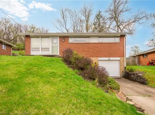 24 Woodruff Dr, Carnegie, PA 15106