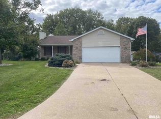 9008 33rd St W, Rock Island, IL 61201