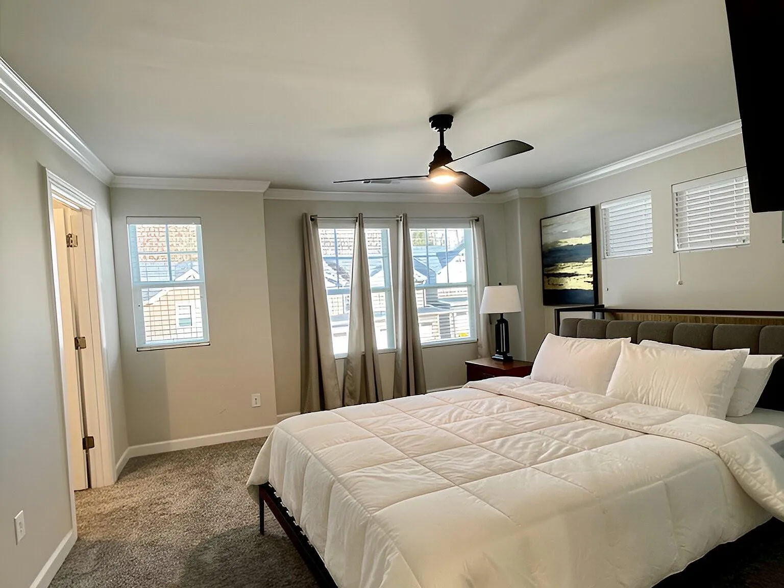 4 bed, 2.5 bath, 2053 sqft, $1,481 — Photo 2