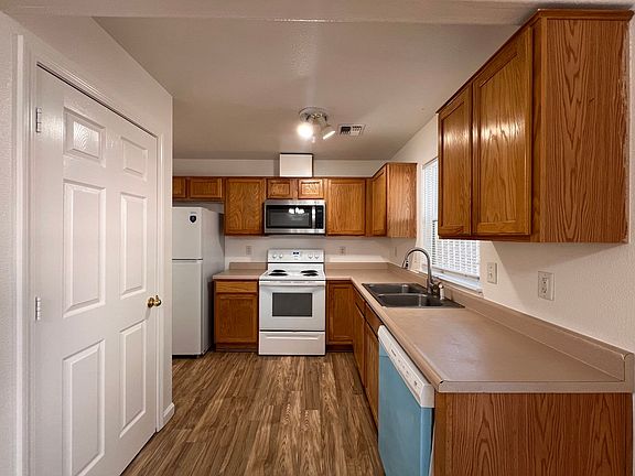 2nd image of 580 Starlite Dr Unit B