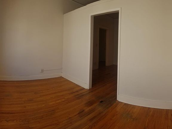4th image of 4457 W 2nd St APT 10