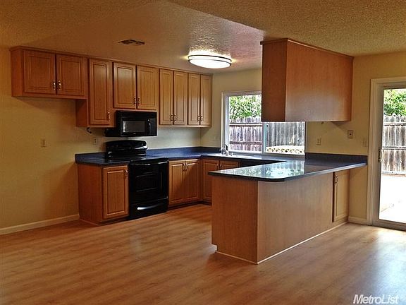 2nd image of 10151 Country Way
