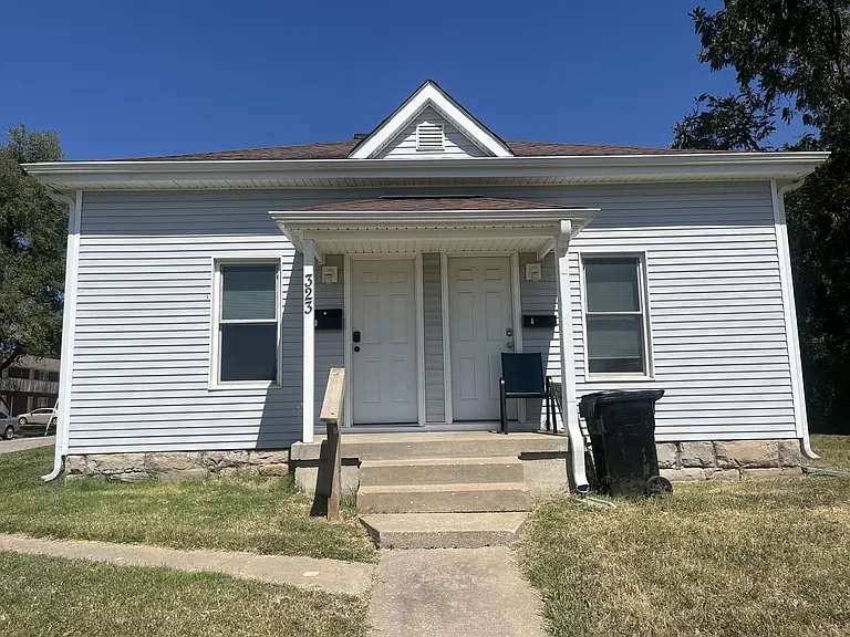 323 W King St #B — Photo 1