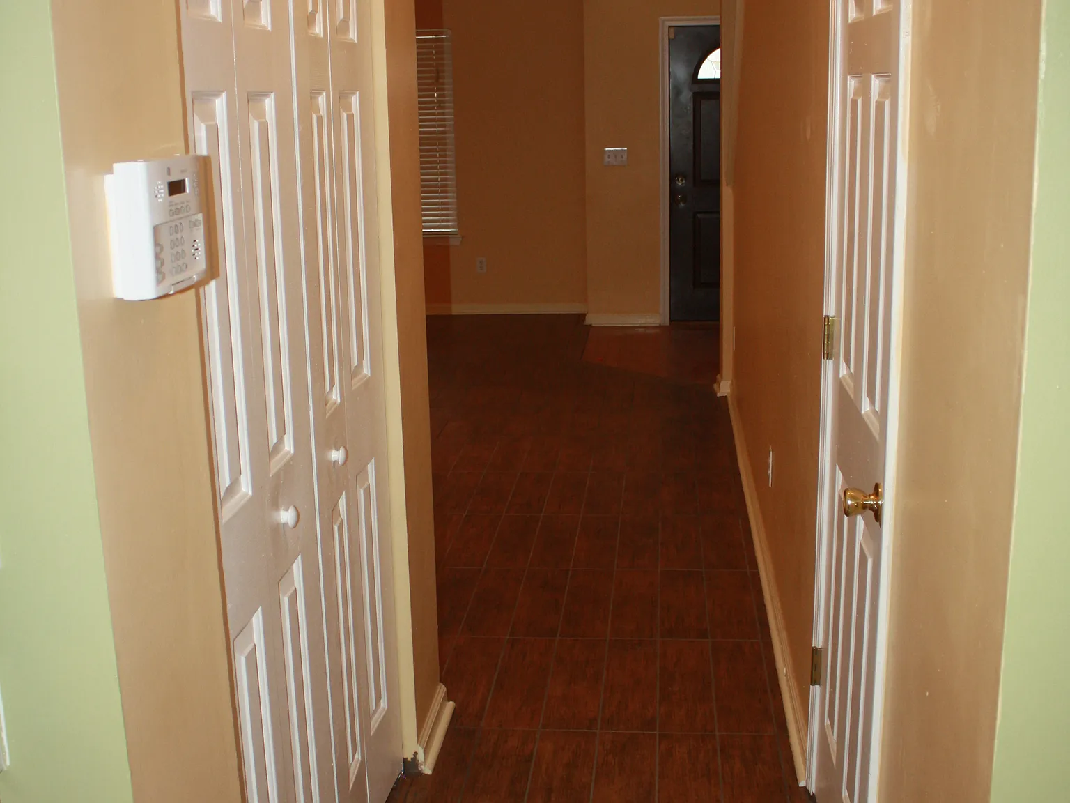 4 bed, 2.5 bath, 2596 sqft, $2,450 — Photo 4