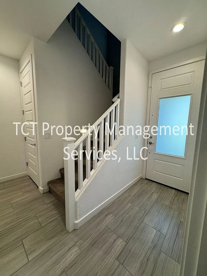 3 bed, 2.0 bath, 1310 sqft, $2,100 — Photo 2