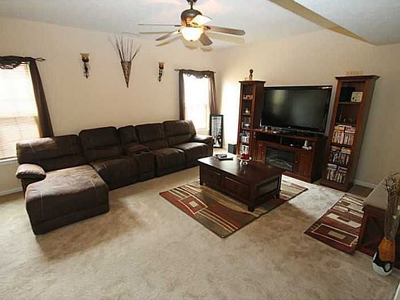 3rd image of 15167 Gallow Ln