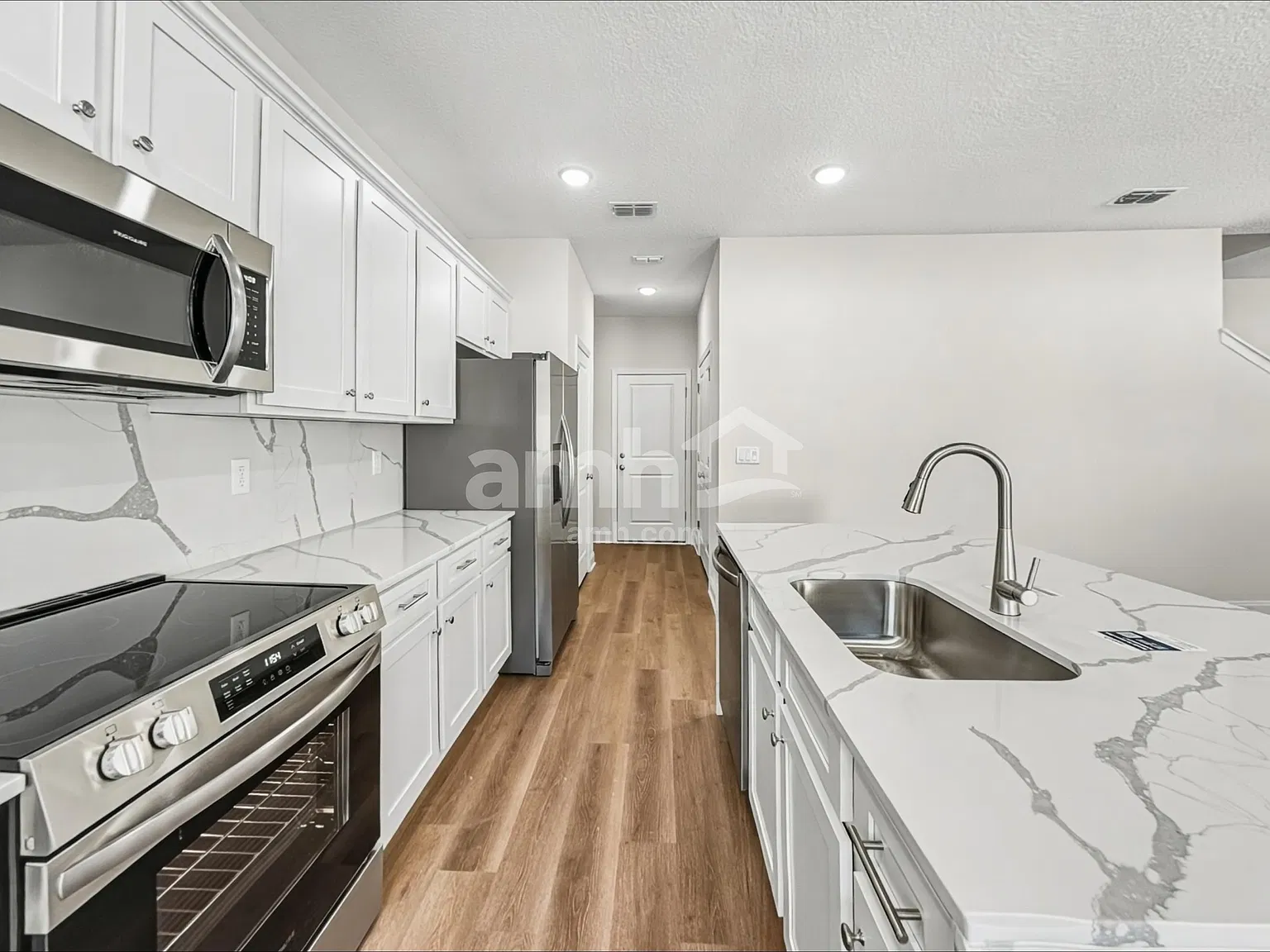 5 bed, 2.5 bath, 2043 sqft, $2,795 — Photo 4