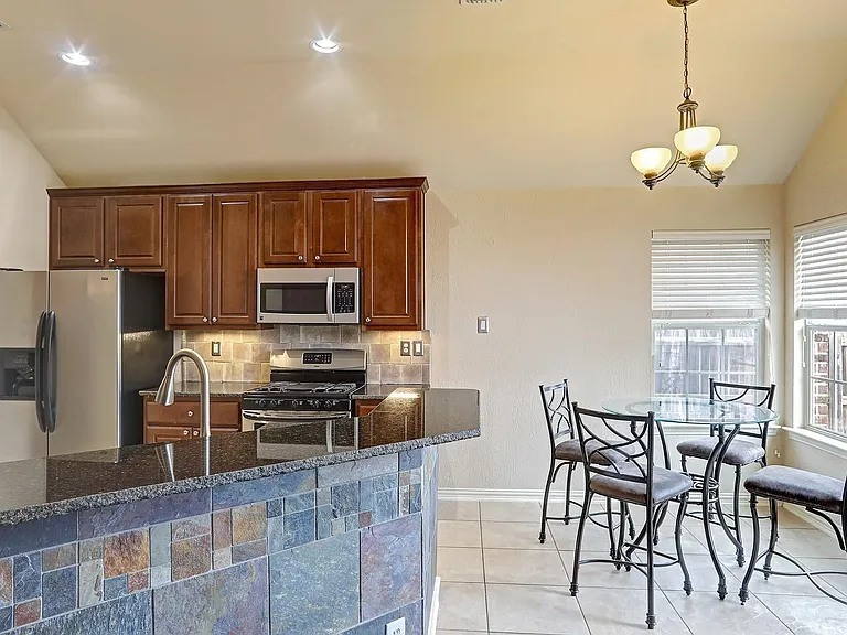 2440 Deerwood Dr — Photo 15