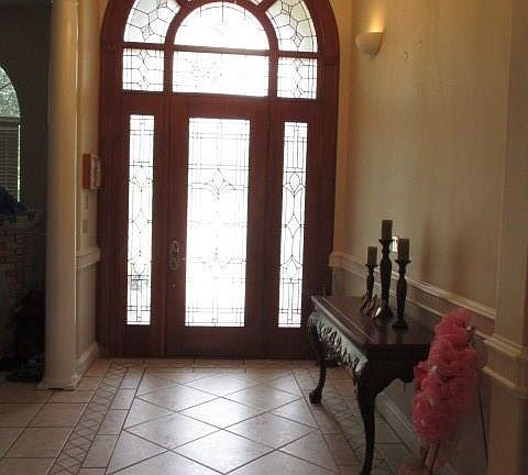 4th image of 2703 Garza St