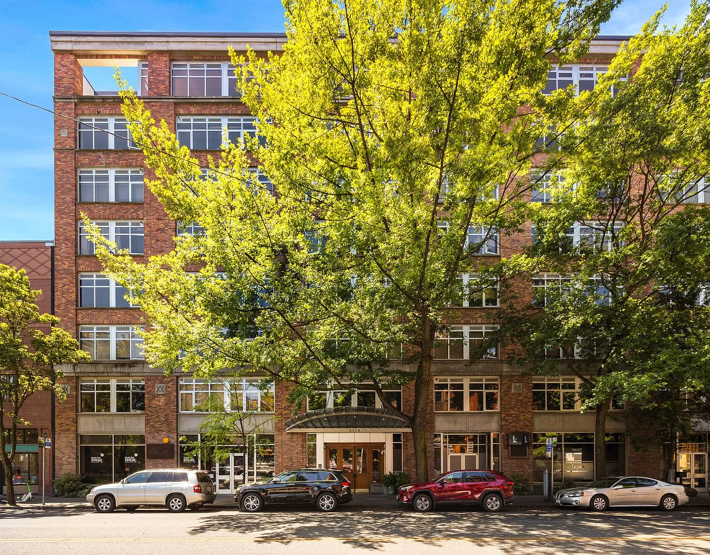 Very Large 1 Bedroom with Den in Belltown - Parking and Water/Sewer/Trash Included — Photo 1