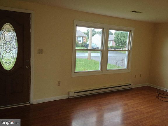 3rd image of 106 Green Park Ct