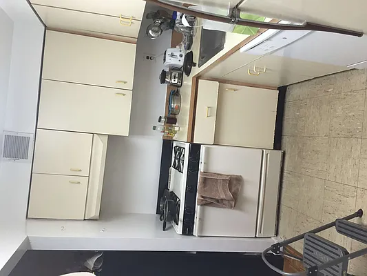 Rented by 18 REALTY | media 32