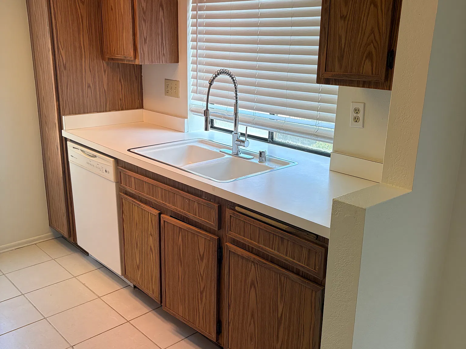 2 bed, 866 sqft, $2,925 — Photo 2