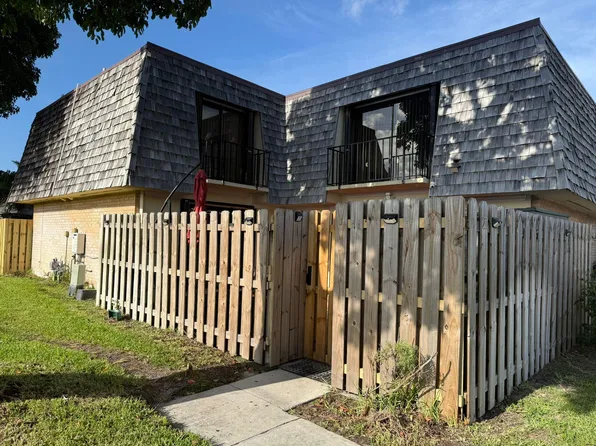 21 Lake Arbor Drive, Palm Springs, FL 33461