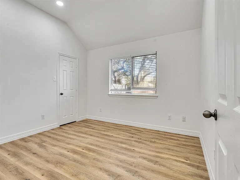 206 Doncaster St — Photo 24