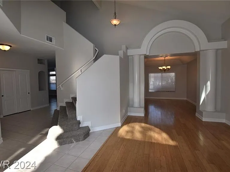 2111 Fountain Springs Dr — Photo 2