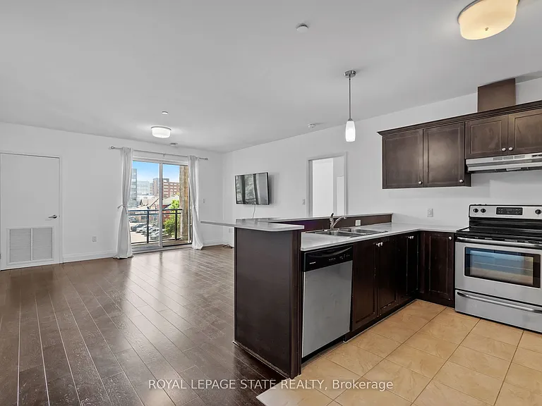 26 Wellington St #402 — Photo 6