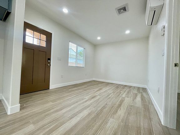 3rd image of 4747 1/2 Hazelbrook Ave
