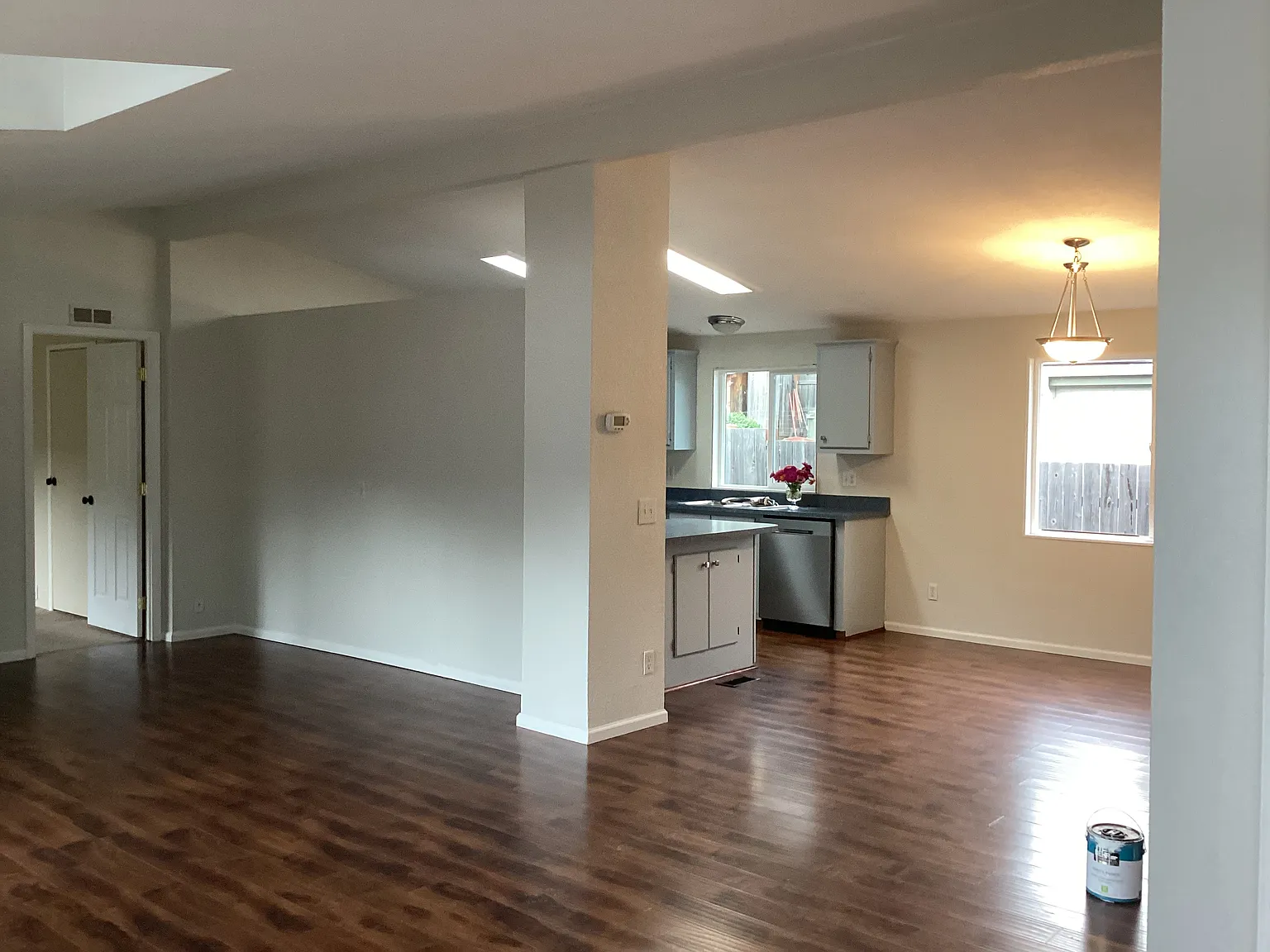 404 W Franklin St — Photo 2